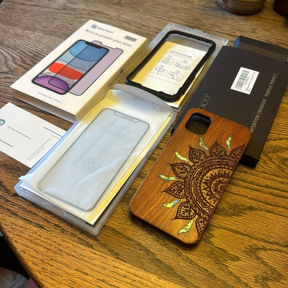 YFWOOD IPhone 11 case wooden lotus flower inlay & HD new eye screen protector - Picture 3 of 9